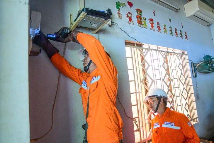 Nóng: EVN tăng giá điện thêm 4,8% từ ngày 10-5